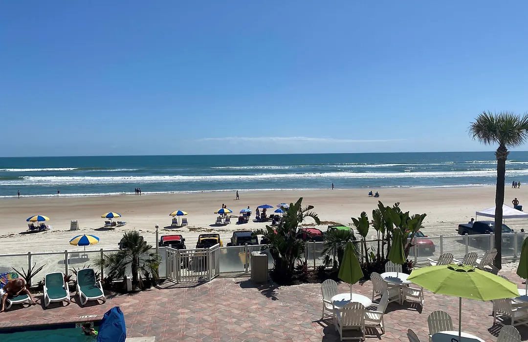 Days Inn By Wyndham Daytona Oceanfront-1