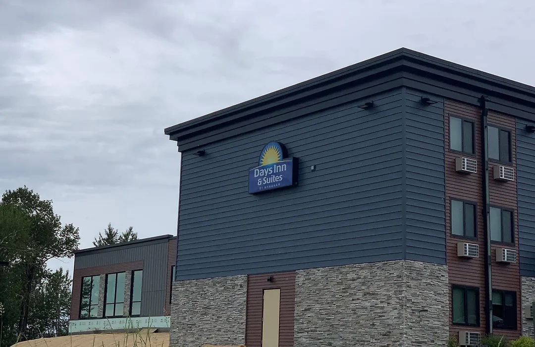 Days Inn & Suites By Wyndham Duluth By The Mall-1