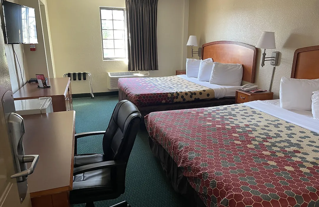Econo Lodge Kalamazoo Near Wings Stadium-1