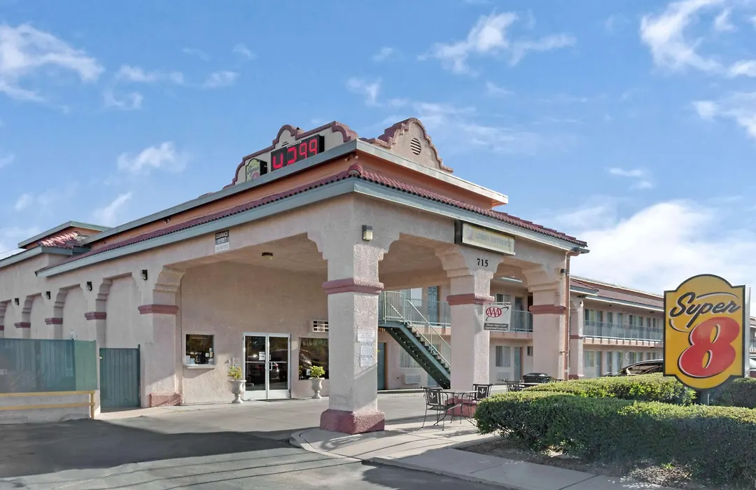 Super 8 By Wyndham Tucson Downtown Convention Center-1