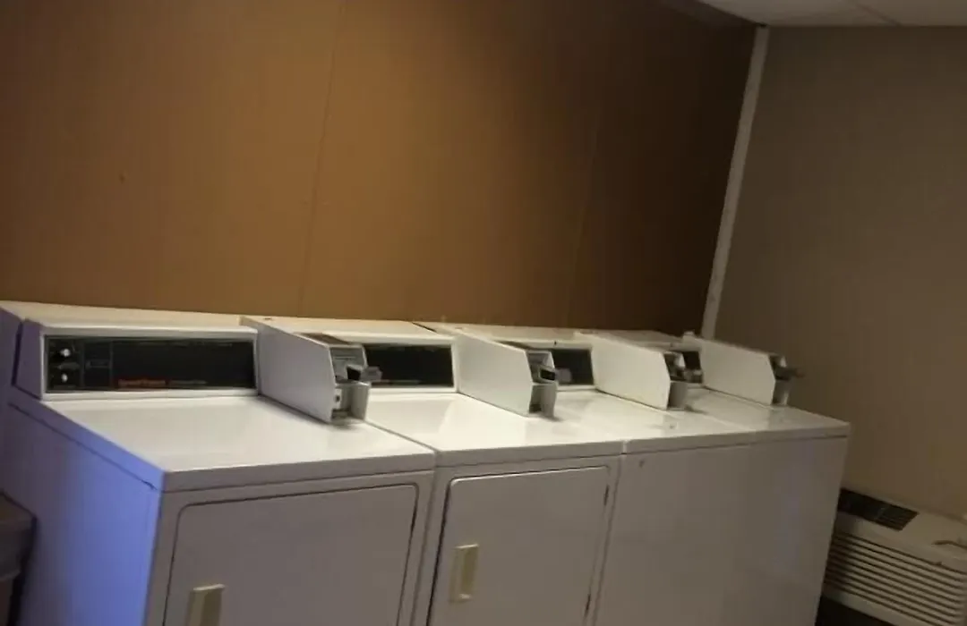 Sunflower Inn & Suites - Garden City-1