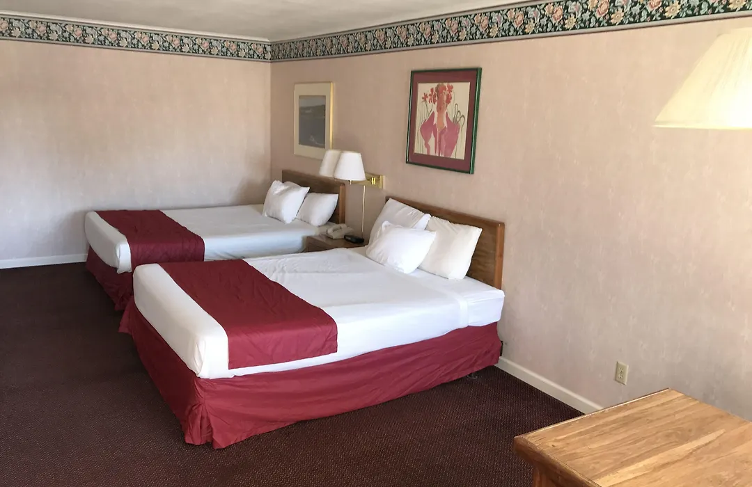Travelodge By Wyndham Mackinaw City-1