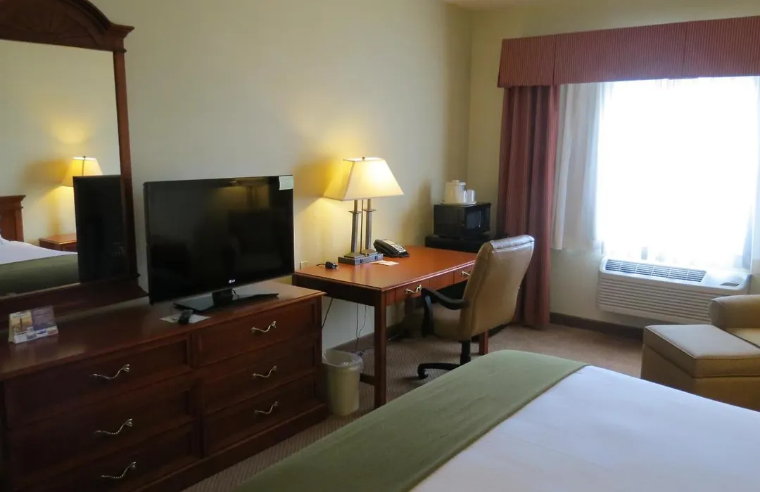 Baymont Inn & Suites By Wyndham Holbrook-1
