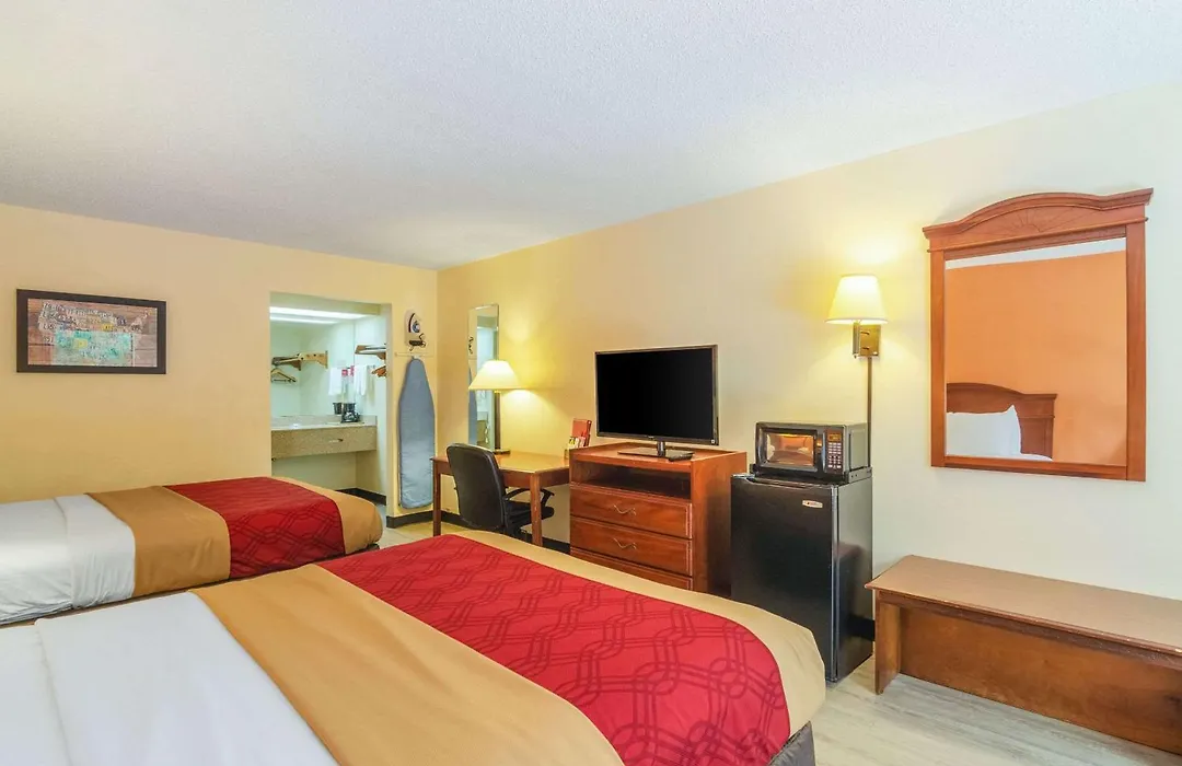 Econo Lodge Inn & Suites Gulfport Airport-1