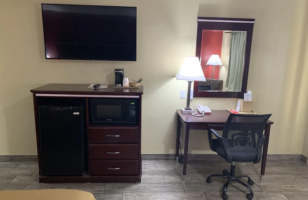Super 8 By Wyndham Mesa Downtown Near Convention Center-1