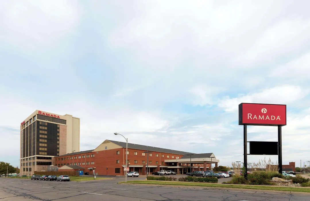 Ramada By Wyndham Topeka Downtown Hotel & Convention Center-1