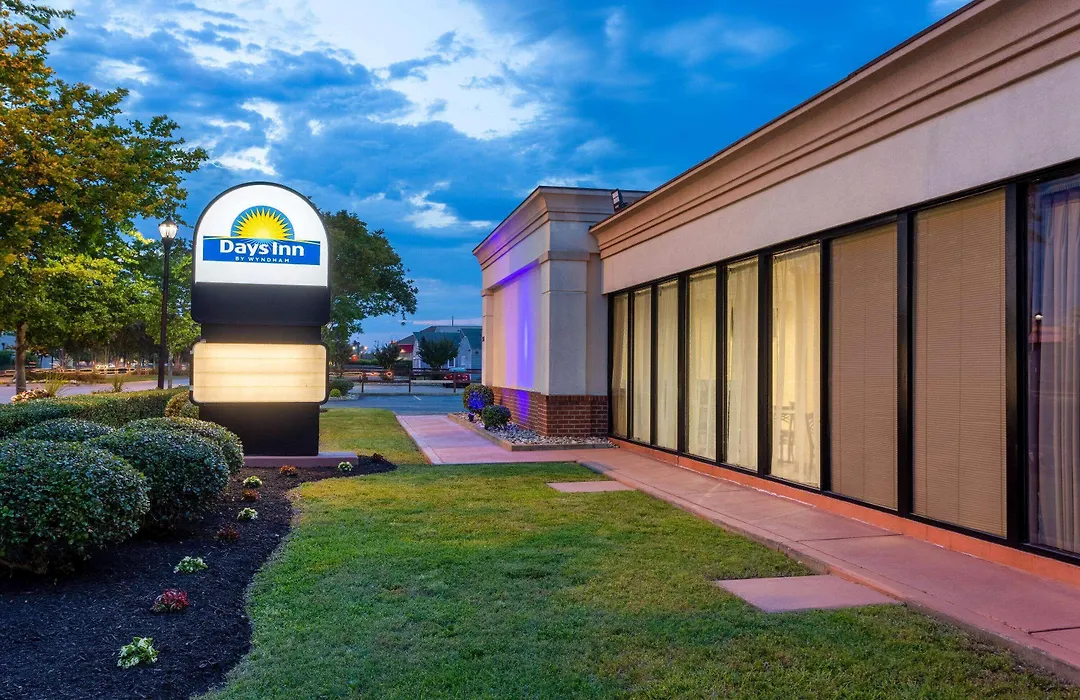 Red Roof Inn Hampton Coliseum-1