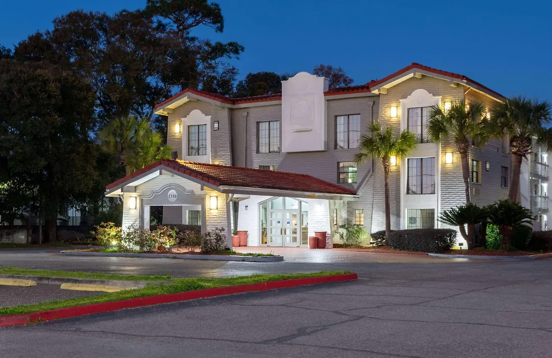 La Quinta Inn By Wyndham Pensacola-1