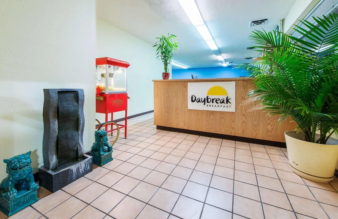 Days Inn By Wyndham Frankfort-1