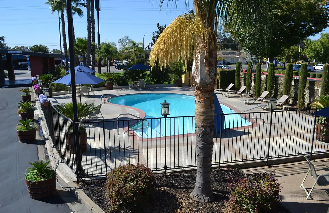 Days Inn & Suites By Wyndham Lodi-1