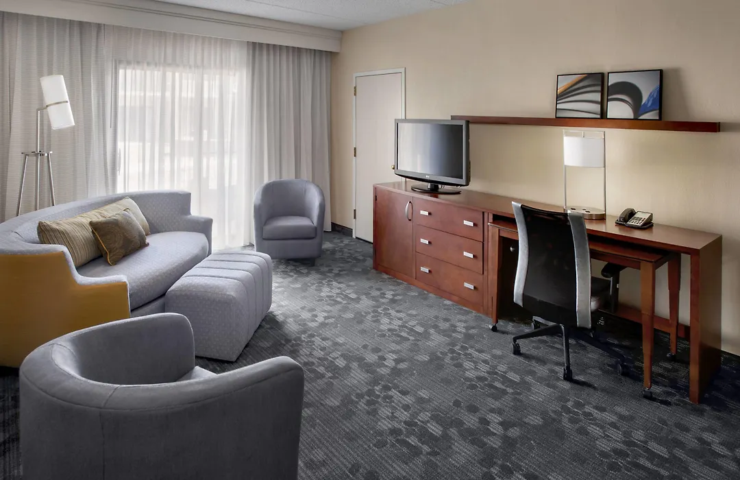 Courtyard By Marriott Hartford Windsor Airport-1