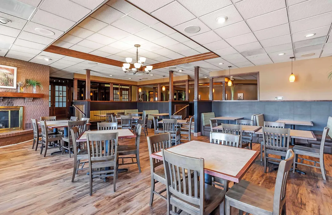 Best Western Plus Steeplegate Inn-1