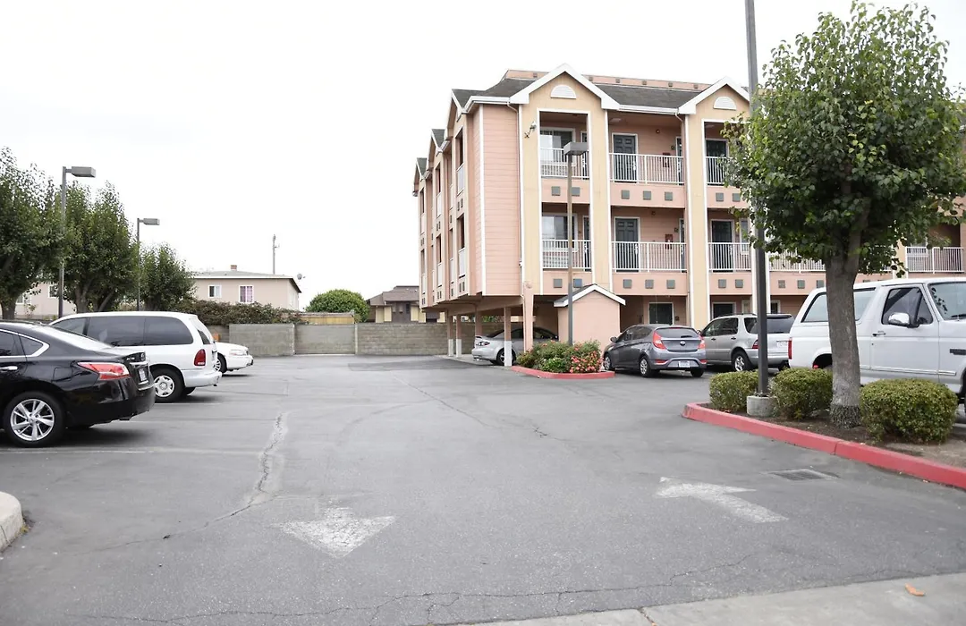 Howard Johnson By Wyndham Salinas-1