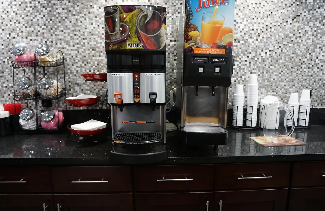 Hollywood Inn Express Lax-1