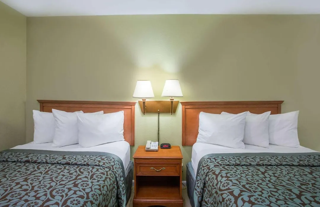 Days Inn By Wyndham Ormond Beach-1