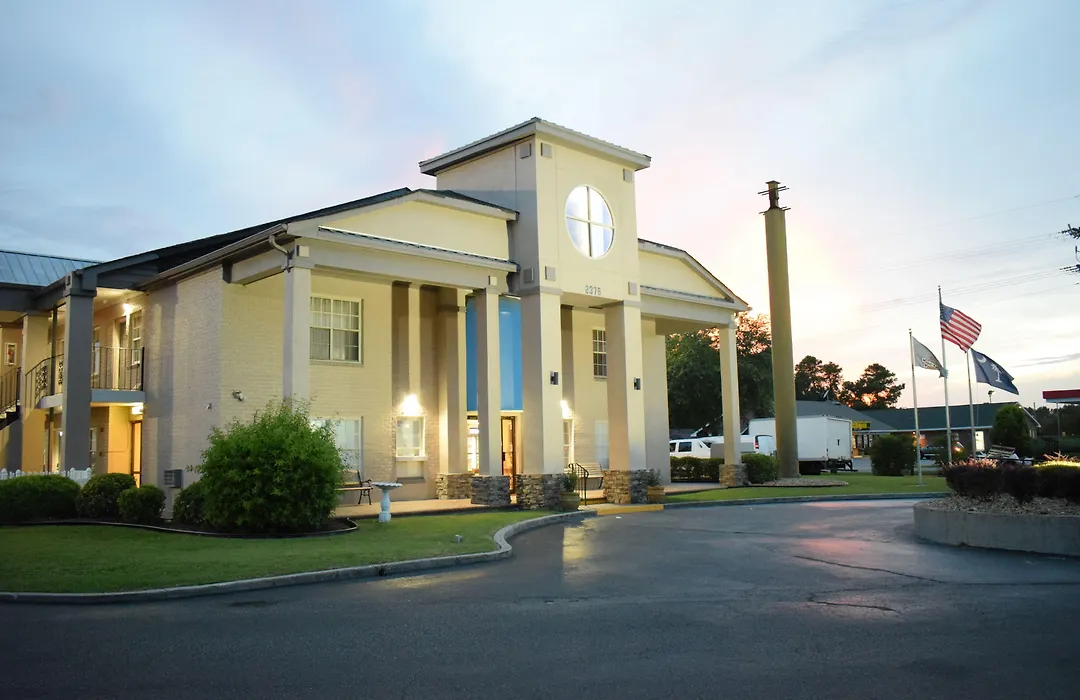 Econo Lodge At The University-1