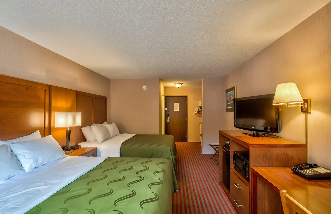 Quality Inn Saint Ignace I-75-1