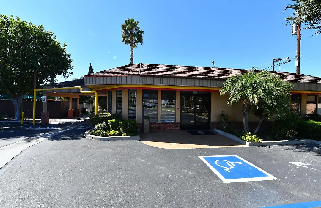 Costa Mesa Inn - Newport Beach Area-1