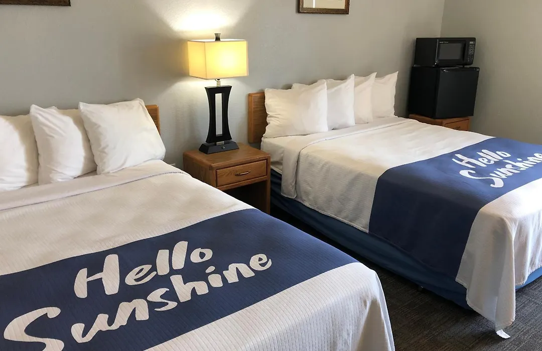 Days Inn By Wyndham Iron Mountain-1