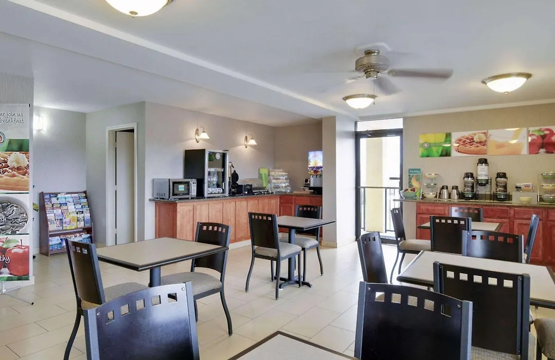 Quality Inn & Suites Clarksville-1