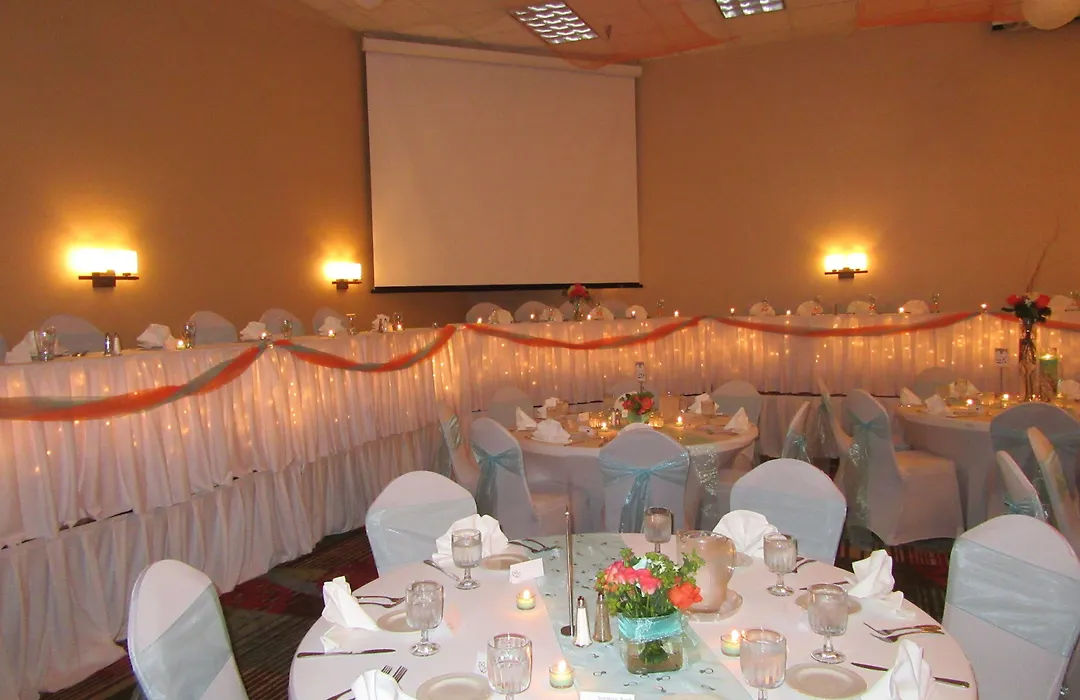 Express Suites Riverport Inn & Suites-1