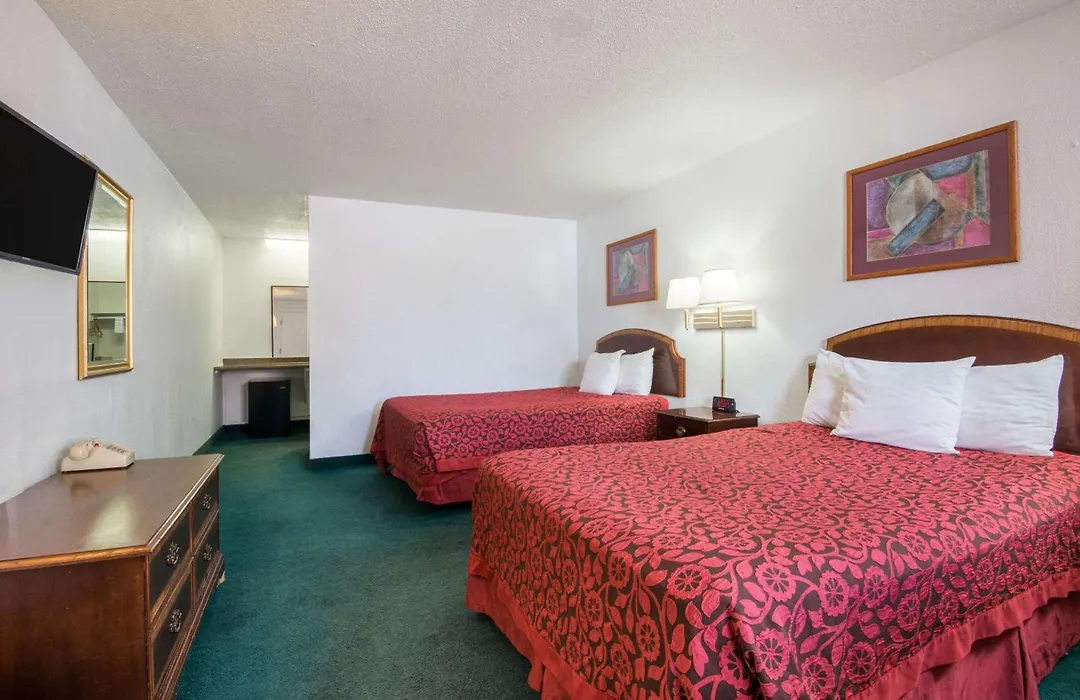 Days Inn By Wyndham Gallup-1