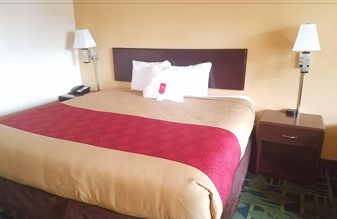 Econo Lodge Evansville-1