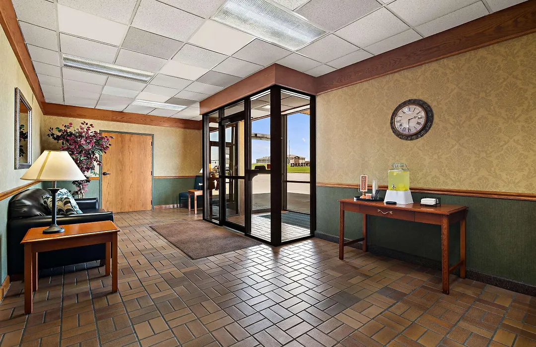 Surestay Hotel By Best Western Mcpherson-1