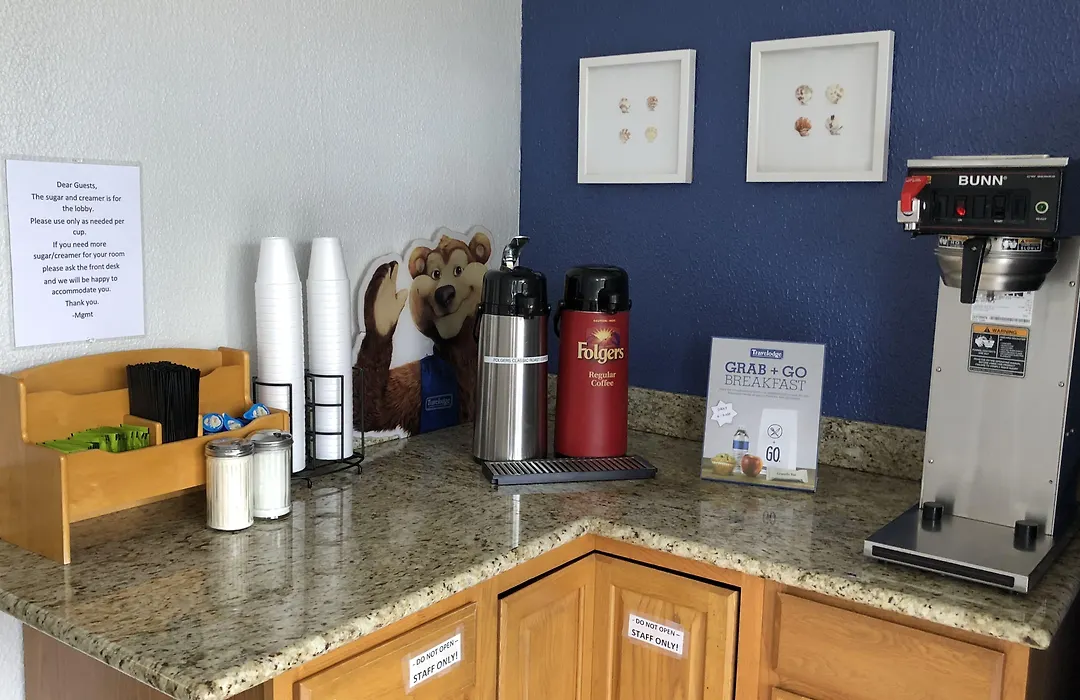 Travelodge By Wyndham Fort Myers North-1