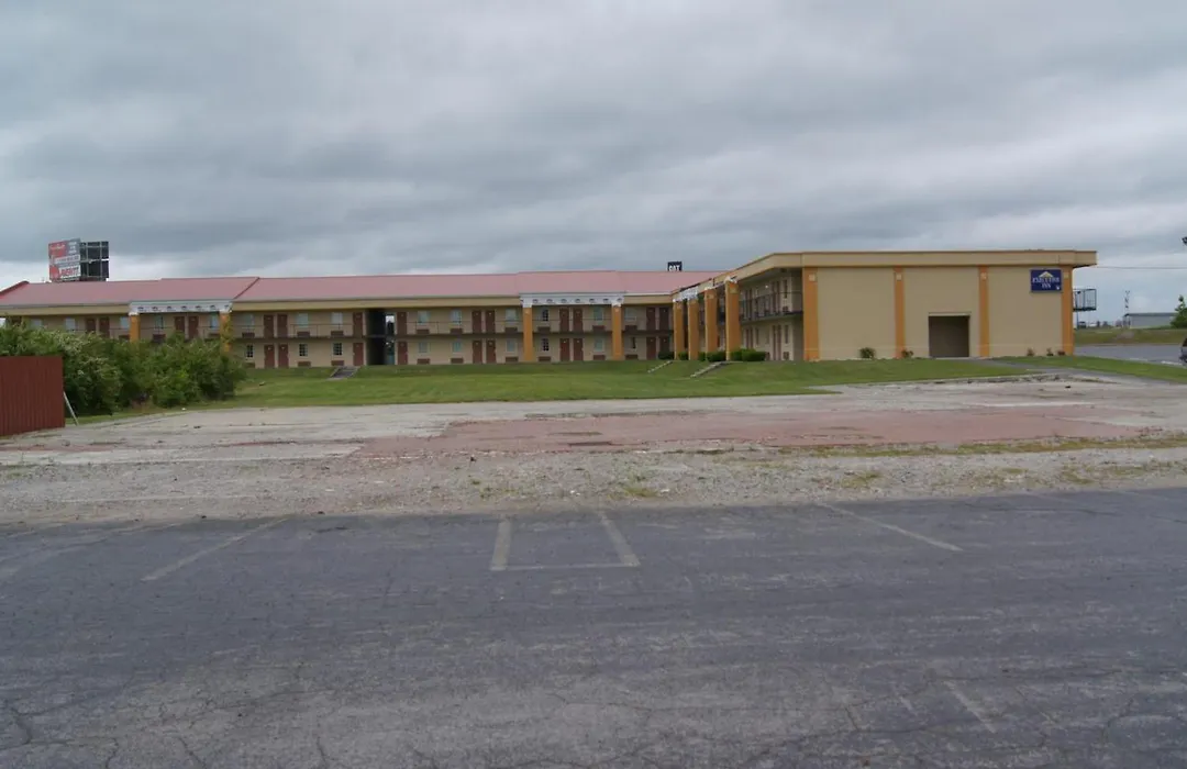 Executive Inn-1