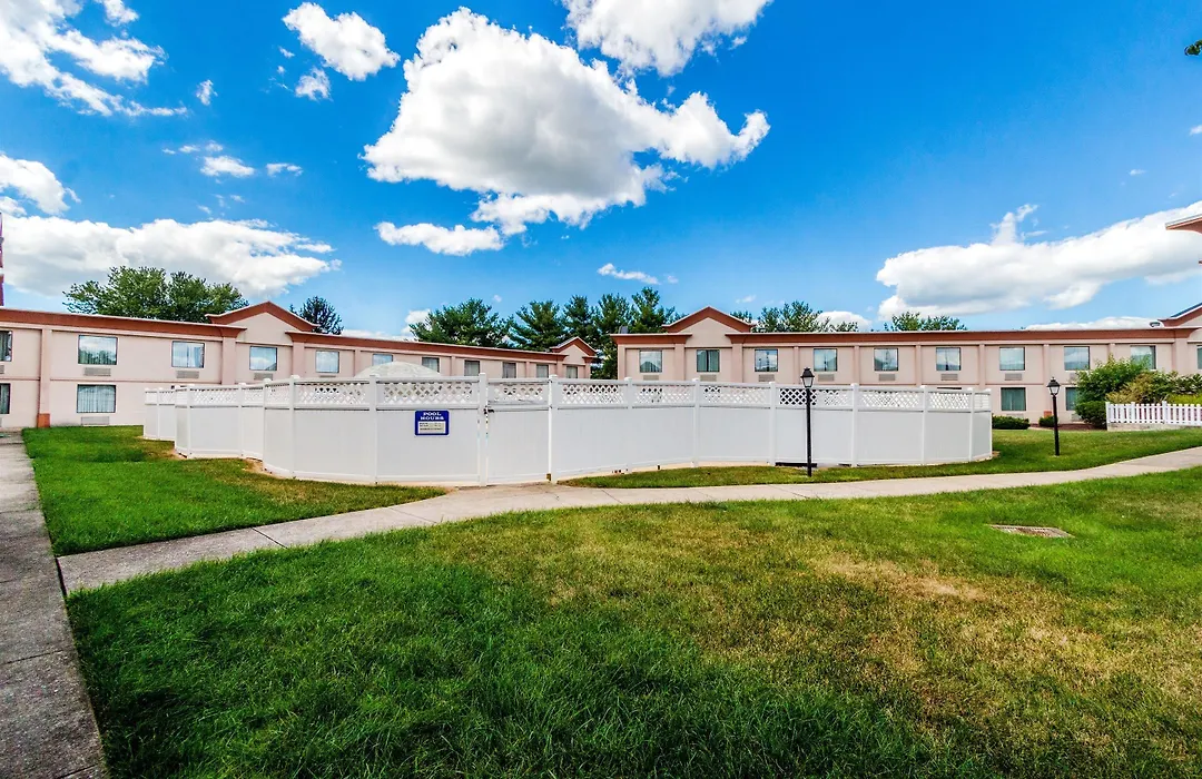 Econo Lodge Inn & Suites Chambersburg Central-1
