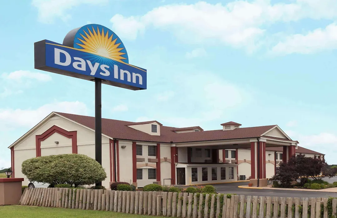 Days Inn By Wyndham Shawnee-1