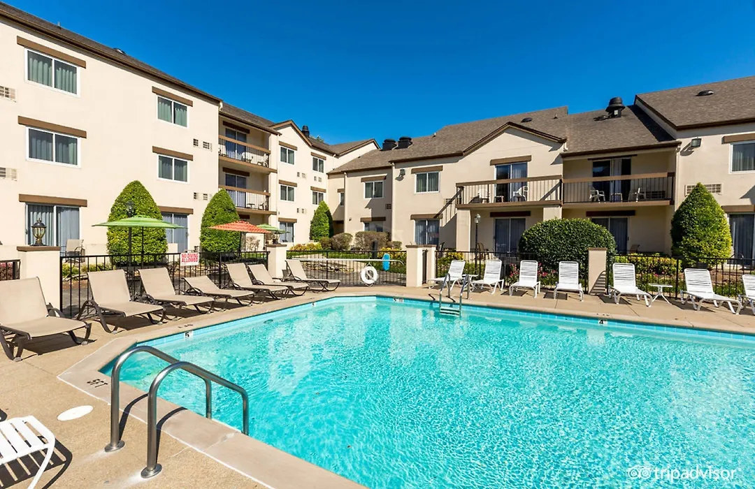 Club Hotel Nashville Inn & Suites-1