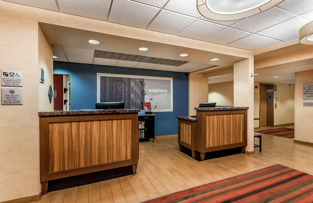 Hampton Inn Milwaukee Airport-1