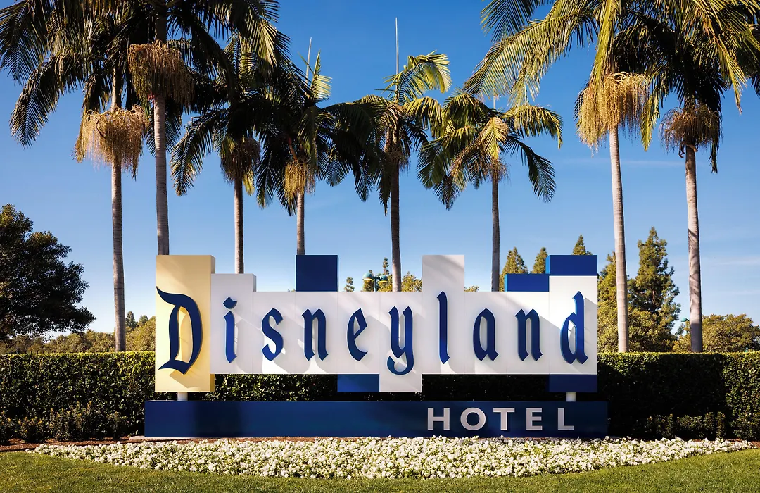 Disneyland Hotel-1