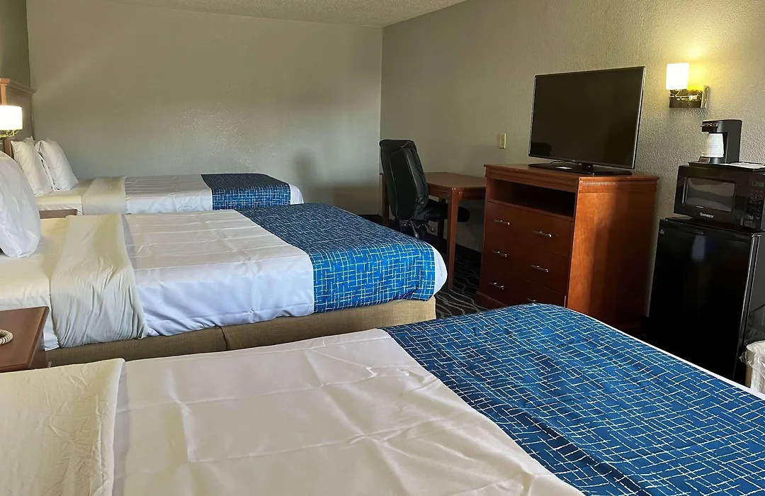 Travelodge By Wyndham Terre Haute-1