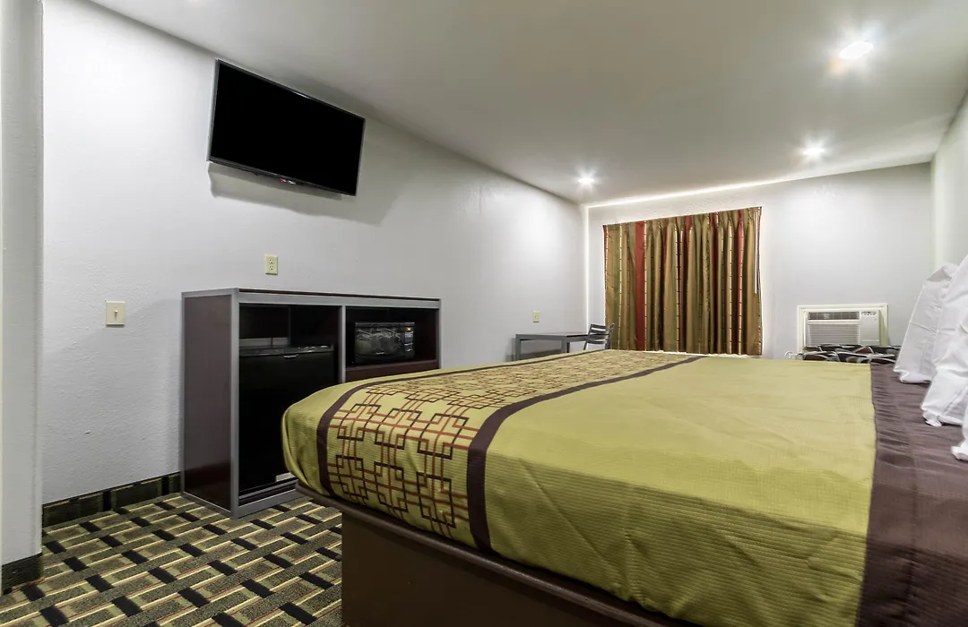 Scottish Inn And Suites Tomball-1