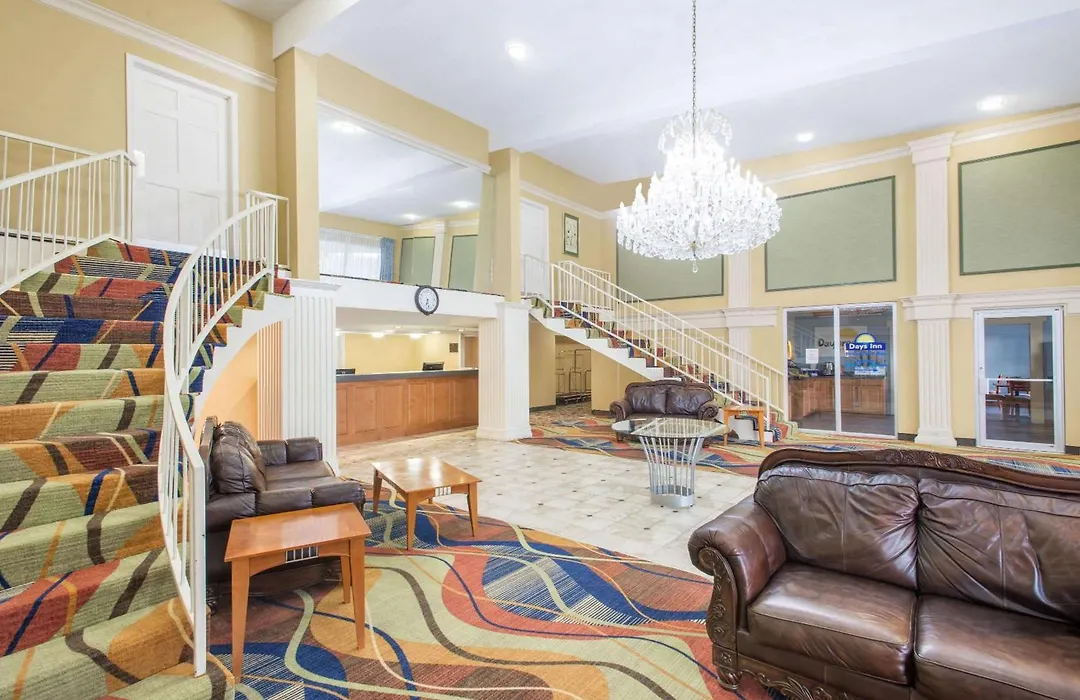 Days Inn By Wyndham Roanoke Hollins Near I-81-1