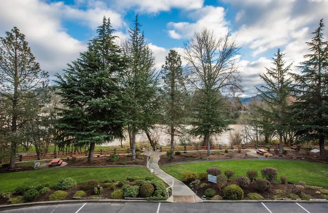 Riverfront Inn Roseburg-1