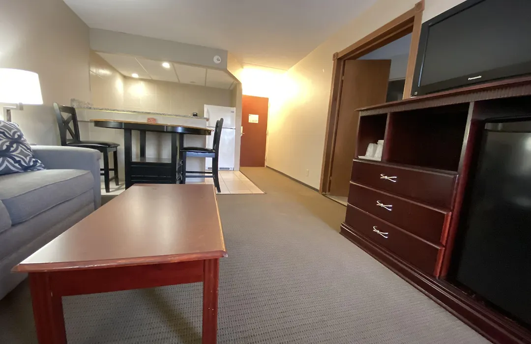 Clarion Inn & Suites Grand Rapids Airport-1