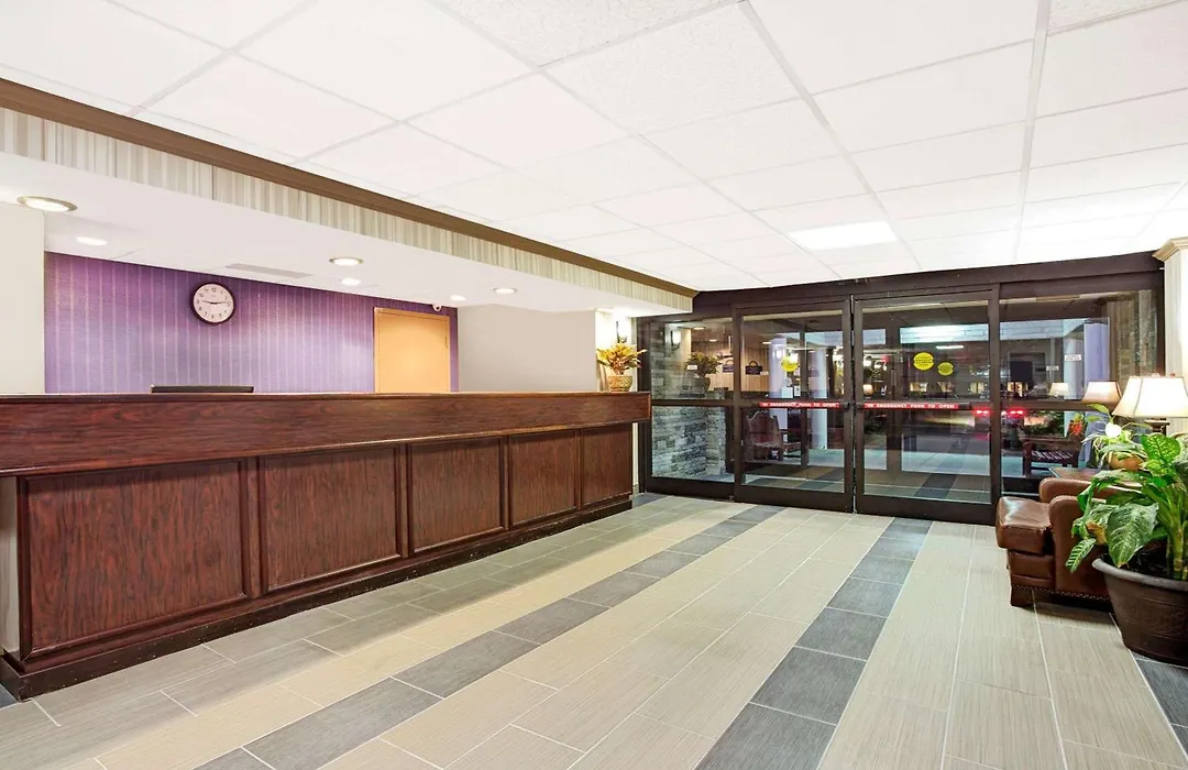 Days Inn By Wyndham Newport News City Center Oyster Point-1