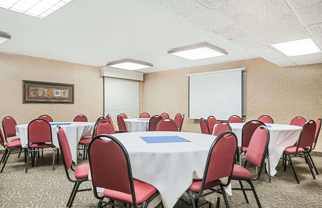 Ramada By Wyndham Plymouth Hotel & Conference Center-1