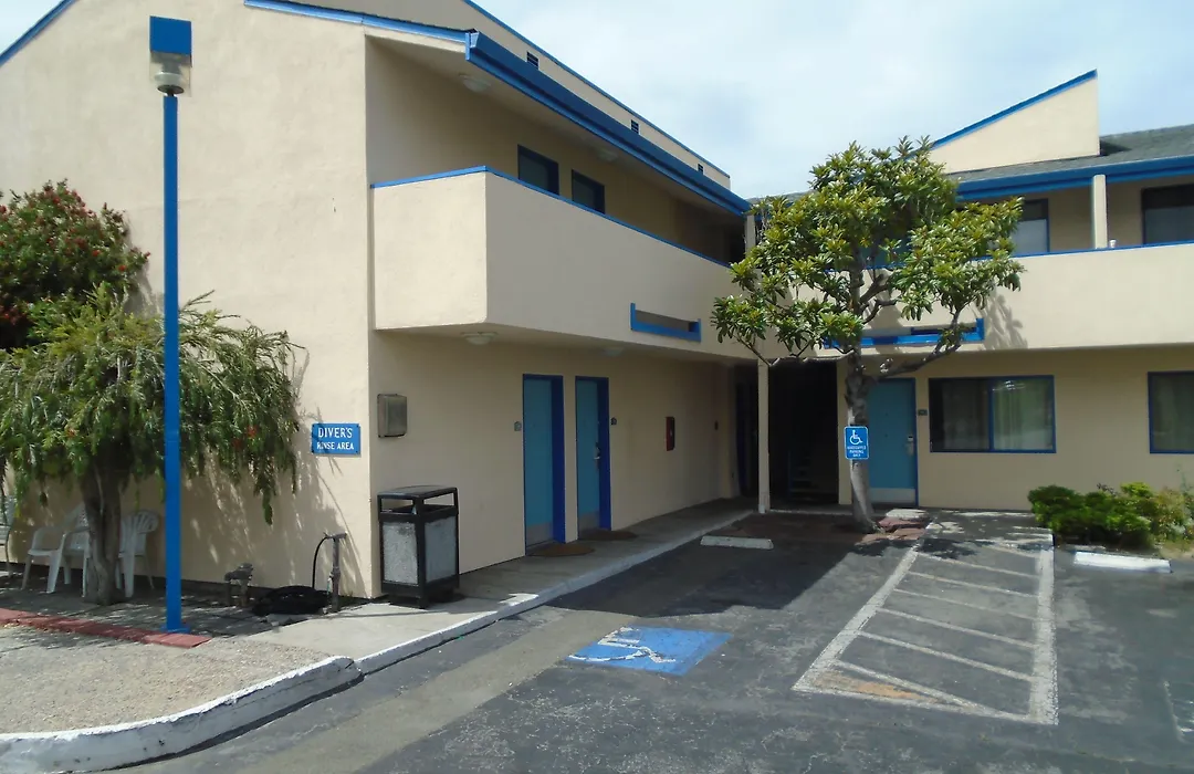 Bay Breeze Inn-1