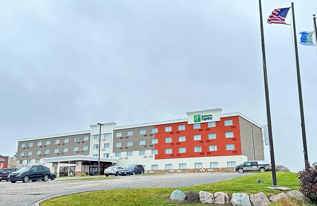 Holiday Inn Express Big Rapids By Ihg-1