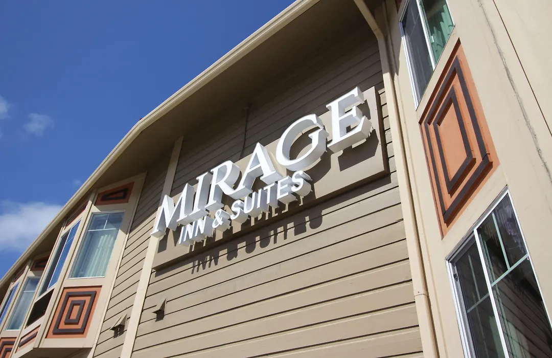 Mirage Inn & Suites-1