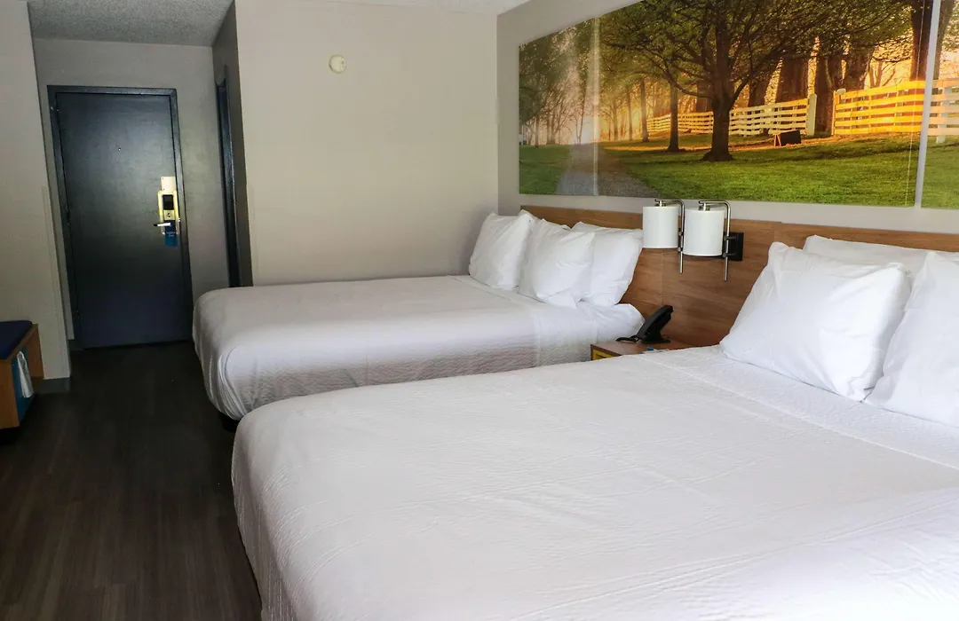 Days Inn By Wyndham Farmville-1