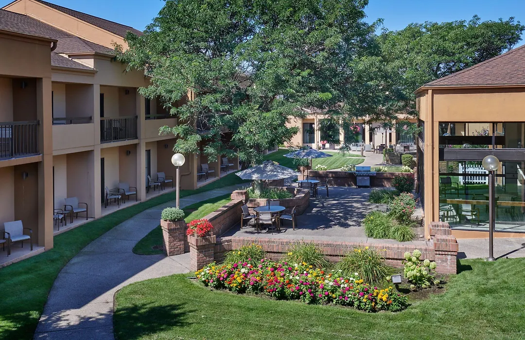 Courtyard Detroit Dearborn-1