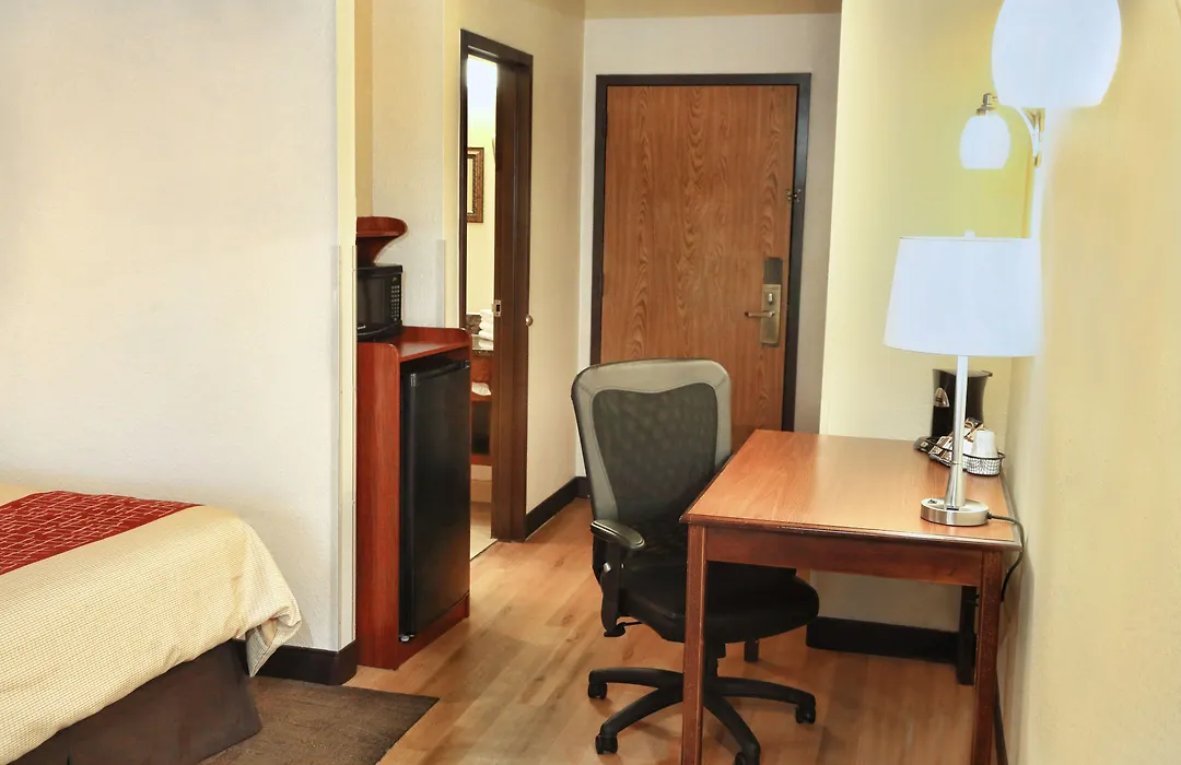 Town House Hotel - Grand Forks-1