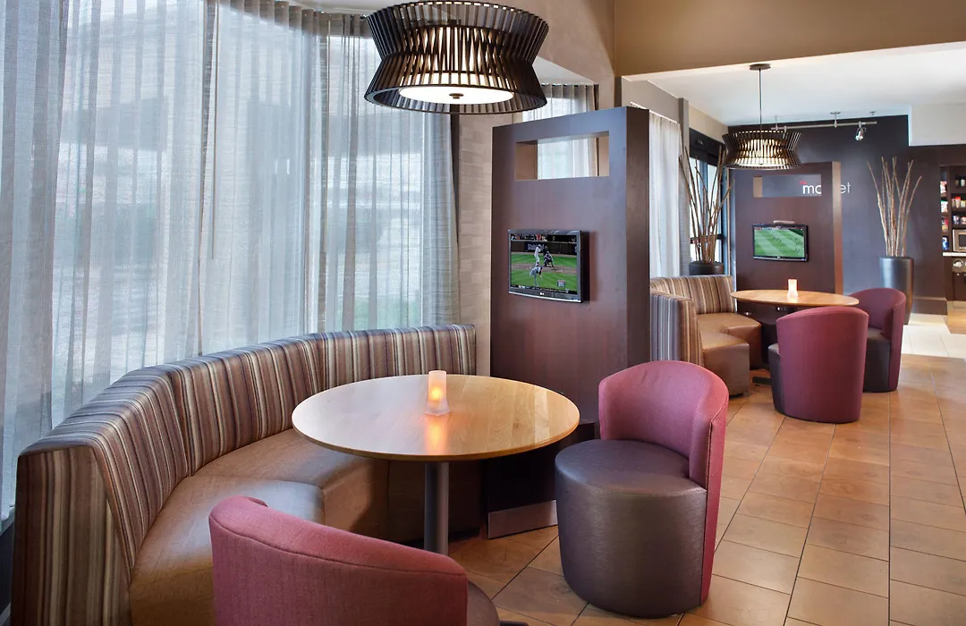 Courtyard By Marriott Fayetteville-1