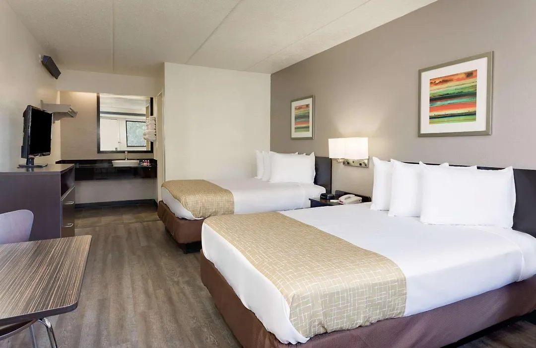 Travelodge By Wyndham College Park-1